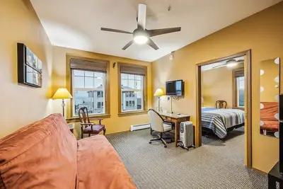 Image de New! Hotel Cathlamet 212  - King Suite