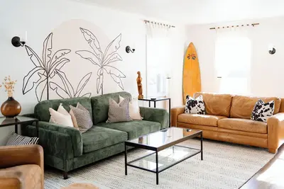 Image de Surf Cottage - Hot Tub - 3 bedroom 2. 5 bath in Harbert - near Warren Dunes Beach