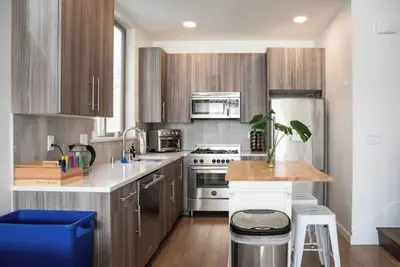 Image de Cheerful Townhome w\/ Rooftop Views - Dog Friendly