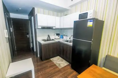 Urban Oasis Sleep in Style Air Condo Makati’s Comfy Gym Swim Park Eat Dance 914