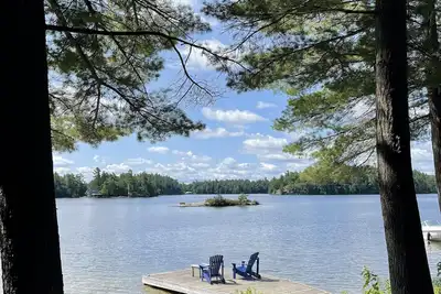 Image de 3 bed 1 bath Cottage on Lake Rosseau with 2 bed 1 bath Guest Bunkie