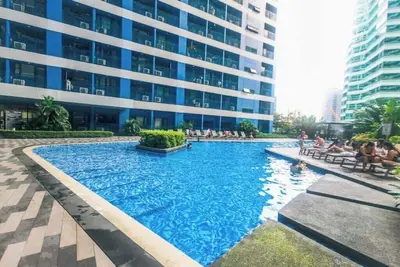 Image de Royal Treatment: Posh Pad Makati Swim Gym Park 300