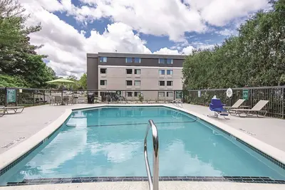 Image de Peaceful Stay | Minutes from Downtown Excitement