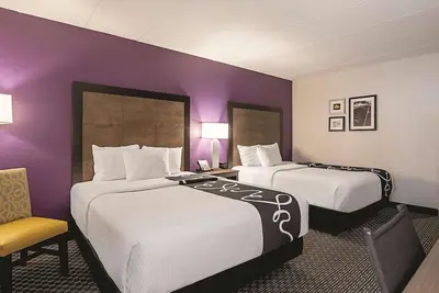 Image de Spacious Queen Suite, La Quinta, Shuttle Service, Minutes to The Arts District