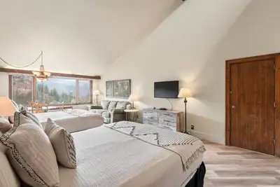 Image de Luxurious studio condo in lovely Durango, Colorado. Stay and Play year round.