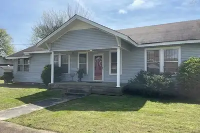 Image de Charming 3br 2ba furnished pet-friendly house WiFi Ac in downtown Sheffield Al