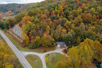 Image de Hot Tub • Fast Wi-Fi • Leather Couch