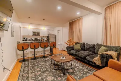 Image de 4bdr/2. 5ba Apt Near Tufts/7 min-Walk to Subway/Free Parking for 2 cars