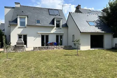 Image de Maison lumineuse, entièrement rénovée, à quelques pas de la plage et des commerces.
