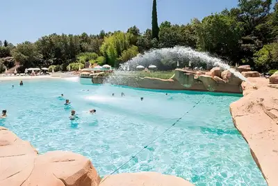 Image de Appartement 'Grimaud 4 Personnes Clim Vue Mer' avec vue sur mer, terrasse privée et climatisation