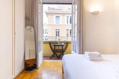 Image de Elegantis. it Solinda Suite Apartment with Private Terrace - Metro, Tram & Bus