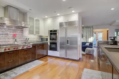 Image de 6bd\/3. 5ba Marin Home w\/ Hot Tub + Billiards + Bbq