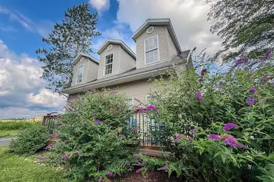 Image de New: Charming and Cozy, Great Value!