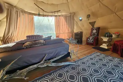 Image de #D5 Nordic Nook Dome- 1 King Bed -No pets please