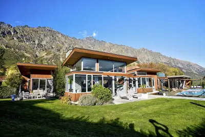 Image de Oraka Lakeside Retreat - Hosted by Nzsir Luxury Rental Homes