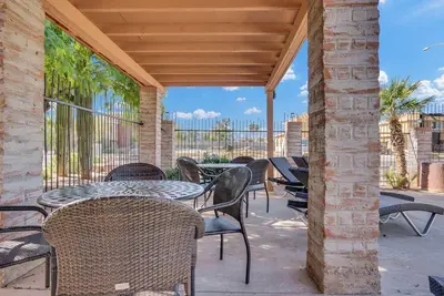 Image de Tranquil and Peaceful Townhome with Pool