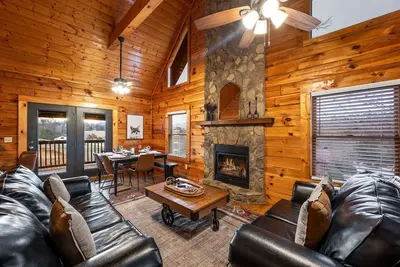 Image de Cozy 4br Cabin 3 miles from Dollywood, Hot Tub, Game Room, Fast Wifi