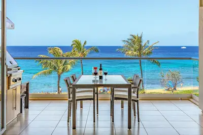 Image de Maui Resort Rentals: Honua Kai Hokulani 301 – 3rd Floor Ocean Front Crown Jewel 3br w/ B. B. Q on Balcony!