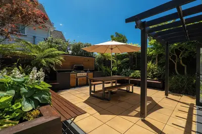 Image de Luxurious Central City Living - Private and walkable city attractions