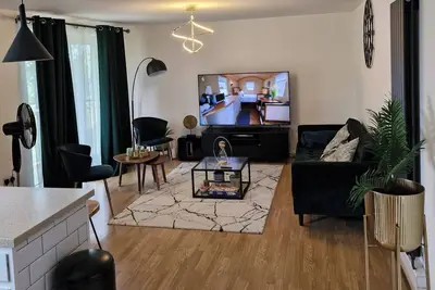 Image de 2 Beds, Sleeps 5, Pets Ok, Balcony & Free Parking