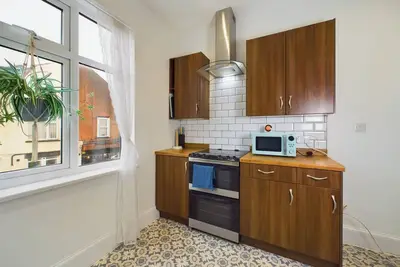 Image de Unique 2 bed Leigh-on-Sea- with real piano