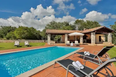Image de Maison pour la famille avec la piscine Sveti Kirin, Sredisnja Istra (K-23761)
