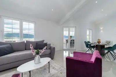 Image de Appartement de trois chambres avec la terrasse et la vue sur le mer Mastrinka, Ciovo (A-23789-b)