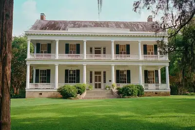 Image de Field & Forest: A Luxurious Estate on 100 Acres with an Infinity Pool & Sauna