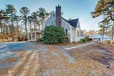 Image de Sunlight house close to National Seashore with porch, W/D, Ac, & games