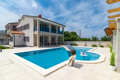 Image de Villa Horizon for 18 people near Pula with large garden and children playground