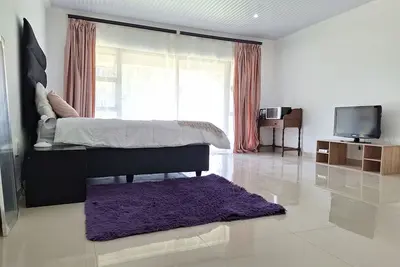 Image de Romantic Massive room/studio 5 min walk to the beach!