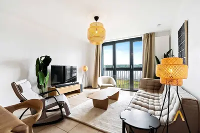 Image de Modern Apt with Balcony, Fast WiFi & Amenities