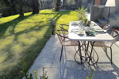Image de Garden House, whole house with two bedrooms, garden, private parking space