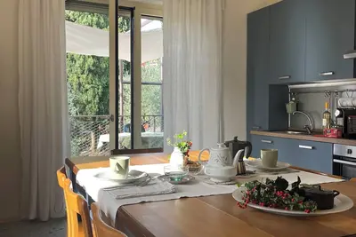 Image de Elegant apartment, villa surrounded by greenery a stone's throw from the lake and the village