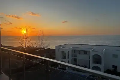 Image de Large Extended 1 Bed 1. 5 Bath  Ocean front 1000 Sq Foot Sea View Condo