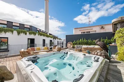 Image de Jacuzzi Terrace Pool at Savoy Insular
