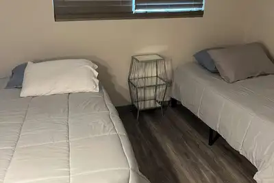 Image de Spacious 4-bedroom home with refreshing pool. Ac and WiFi in vibrant Las Vegas