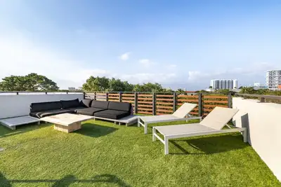 Image de Stylish 2br Retreat | Miami with Rooftop Lounge