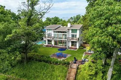 Image de Waterfront Oasis with pool! 4 Br home minutes from downtown Annapolis!