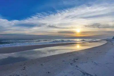 Image de New Listing! Beach Vibe Is Only A Boardwalk Away From The Gulf!