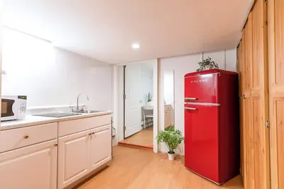 Image de Wonderful Budget 2-3 Bedroom Apartment with Wi-Fi, Ac in charming Queens