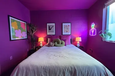 Image de Stylish Museum District Townhome w Rooftop Mini Golf Skyline Views