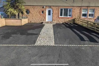 Image de 2-bedroom apartment in lovely Dumfries with hot tub & disability enabled access