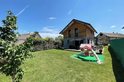 Image de Maison entière au calme.