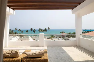 The Mona Lisa - Tills Beach Resort