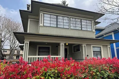 Image de Huge, 16 Room Property - 376 Eugene House