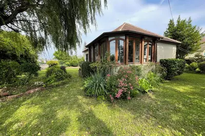 Image de Maison face au Tennis Club, proche piscine, casino, Av de la Mer, golf et plage.