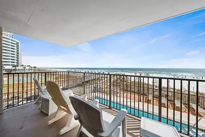 Image de Ocean Breeze East 201: Beachfront Corner Unit!