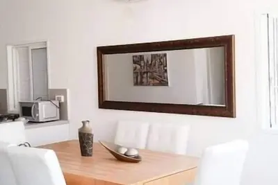 Image de O&O Group Spacious 2br| Parking| Steps from Beach