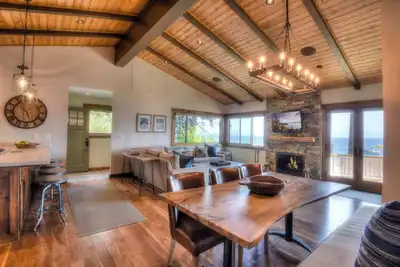 Image de Waters Edge Jewel w/ Lake Views | Hoa Access!